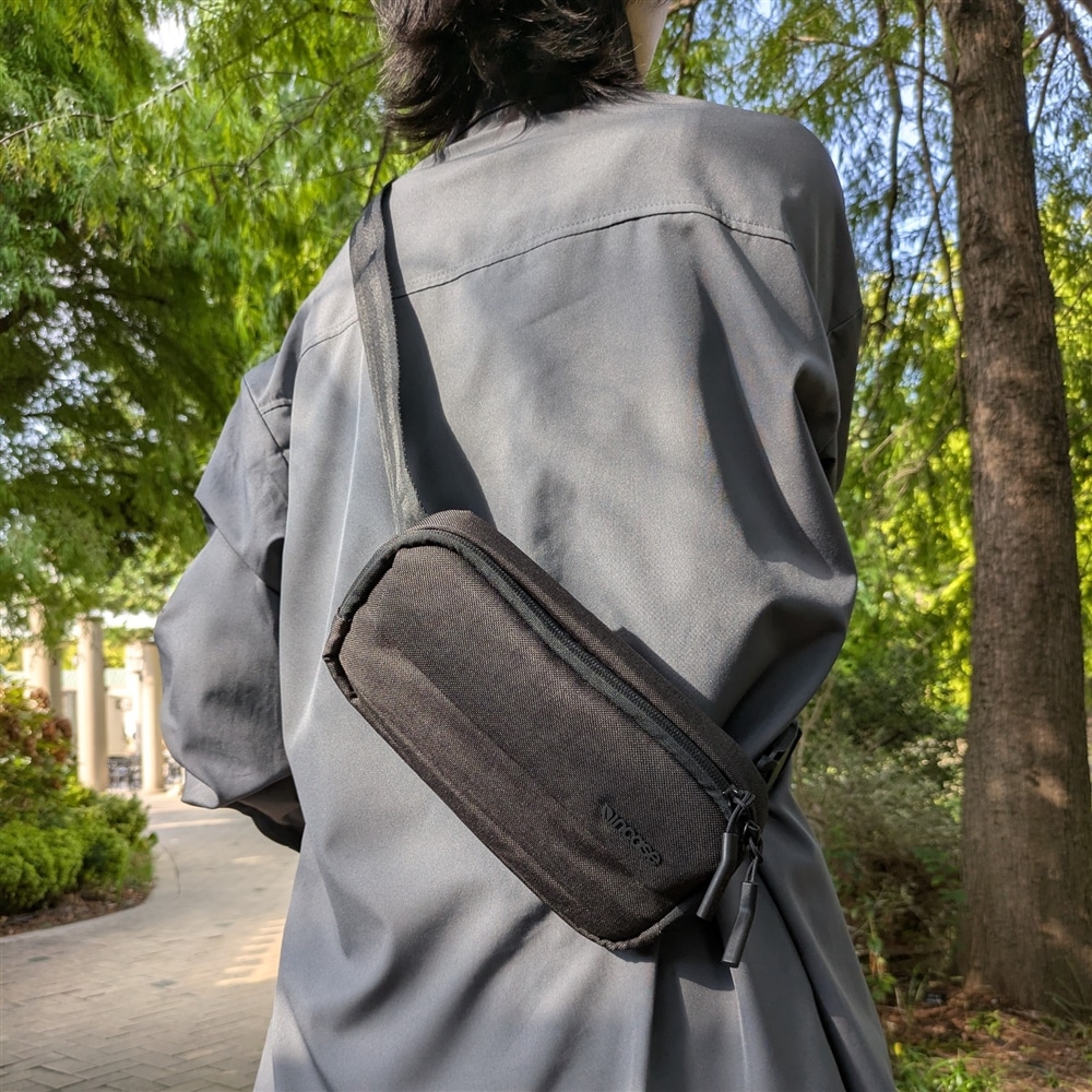 【Incase】スリムな2WAYスリングバッグ